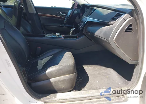 2015 Kia K900 Luxury z USA, uszkodzony, nr VIN KNALW4D41F6021135